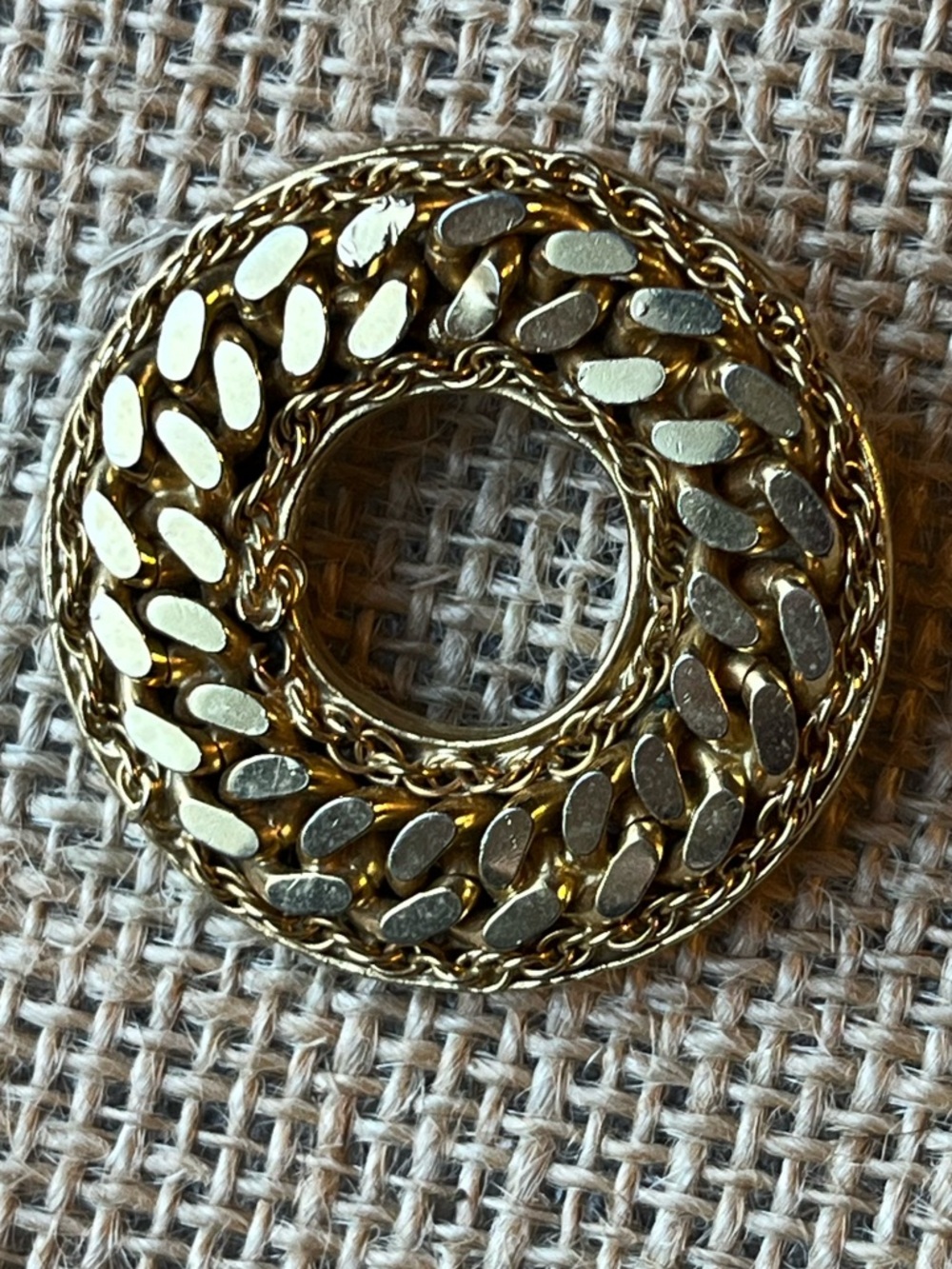 Vintage Jeanne Gold Chain Wreath Brooch